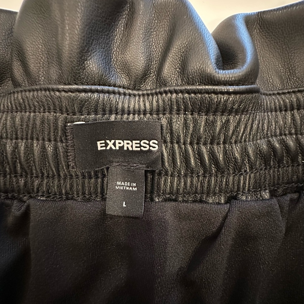Express faux leather skirt - Picture 4 of 4